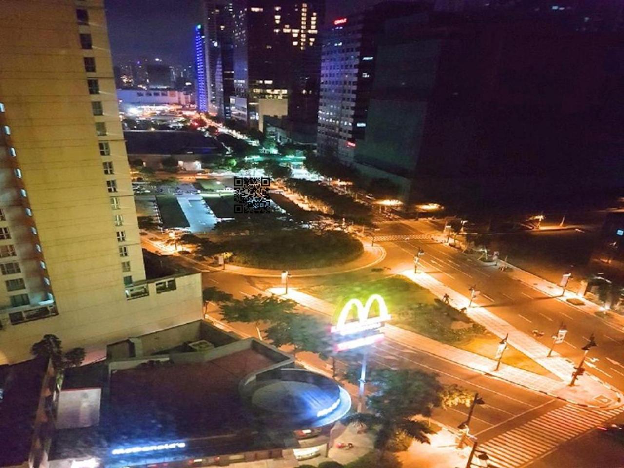 Avant Apartments At The Fort Taguig Exteriér fotografie
